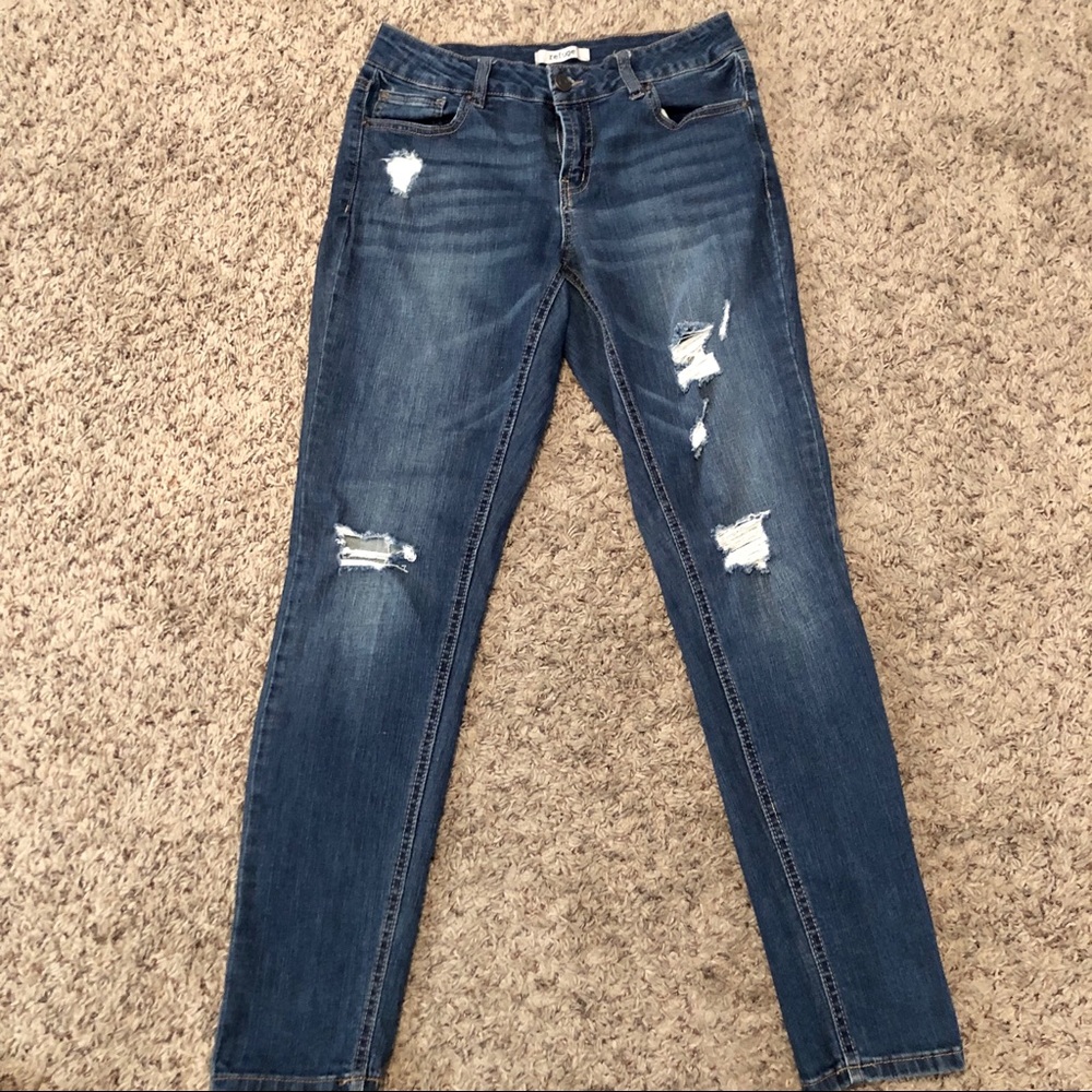 Refuge▫️Distressed▫️Mid-rise▫️Jeans